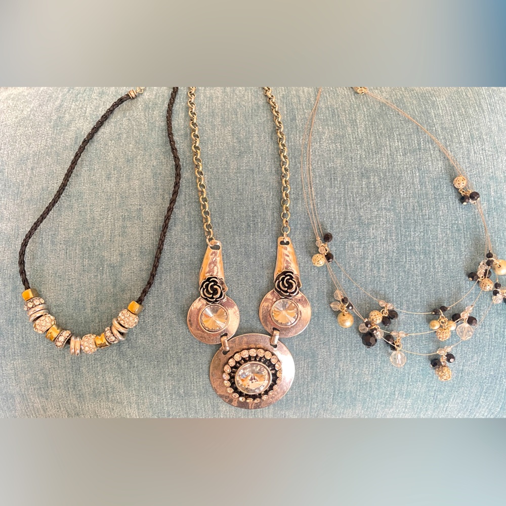 Lot of 3 black necklaces